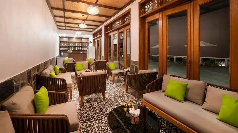Mikalto Bar & Lounge
