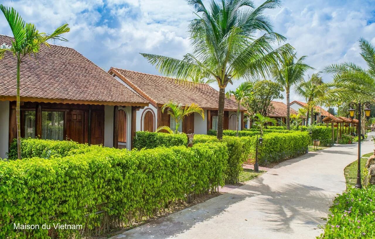Twin Bungalow Garden View