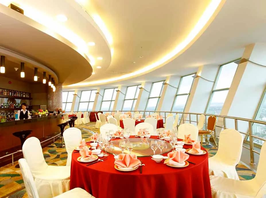 Nhà hàng xoay tầng 24
