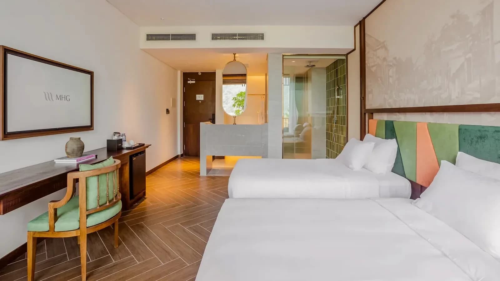 Deluxe Hướng Bể Bơi