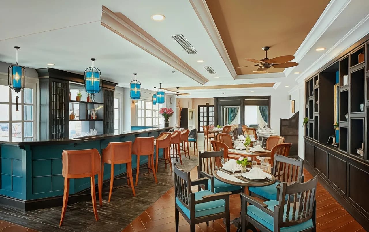Bar & Lounge
