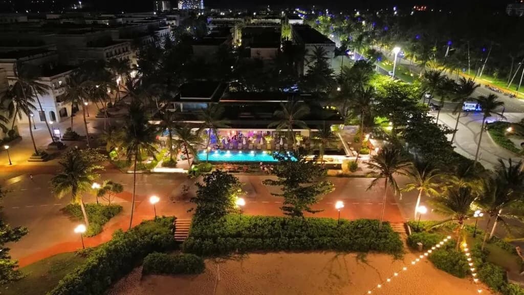 Quảng trường biển & phố đêm