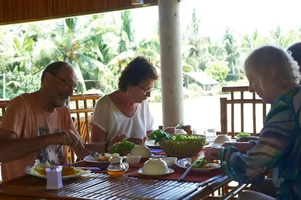 Nhà hàng ven sông