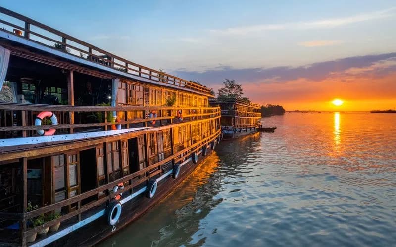 Đưa đón bằng thuyền riêng