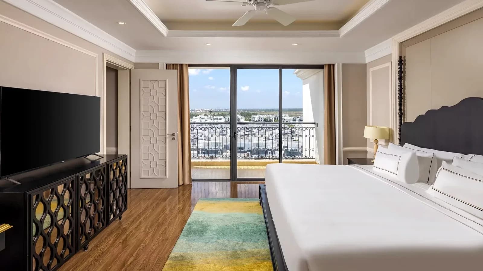 Phòng The Level Suite