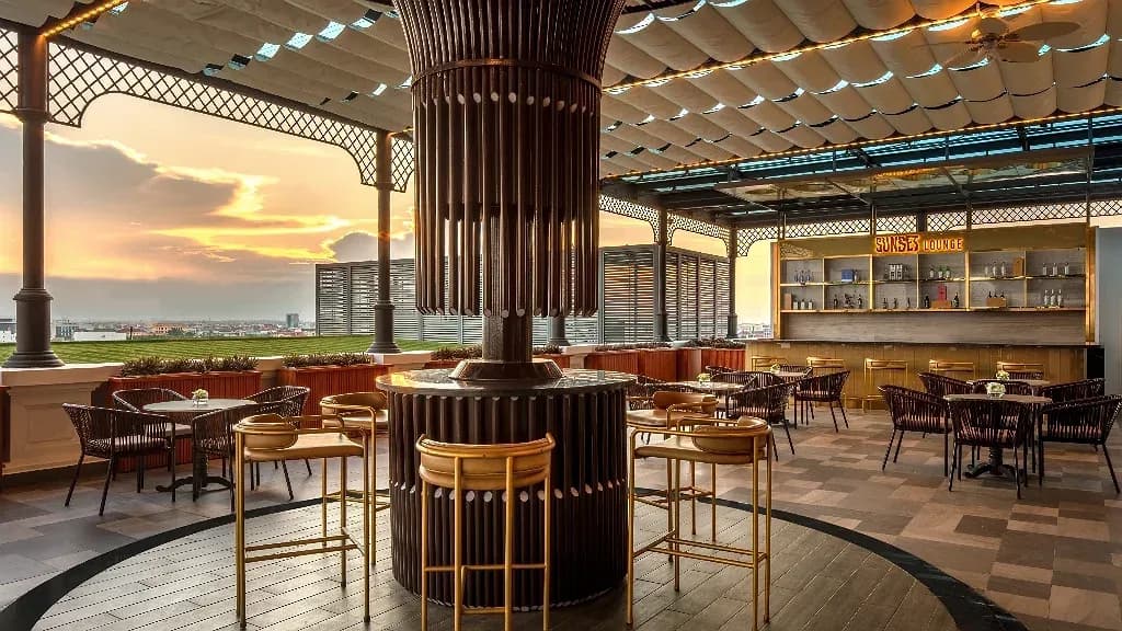 Sunset Lounge trên tầng thượng