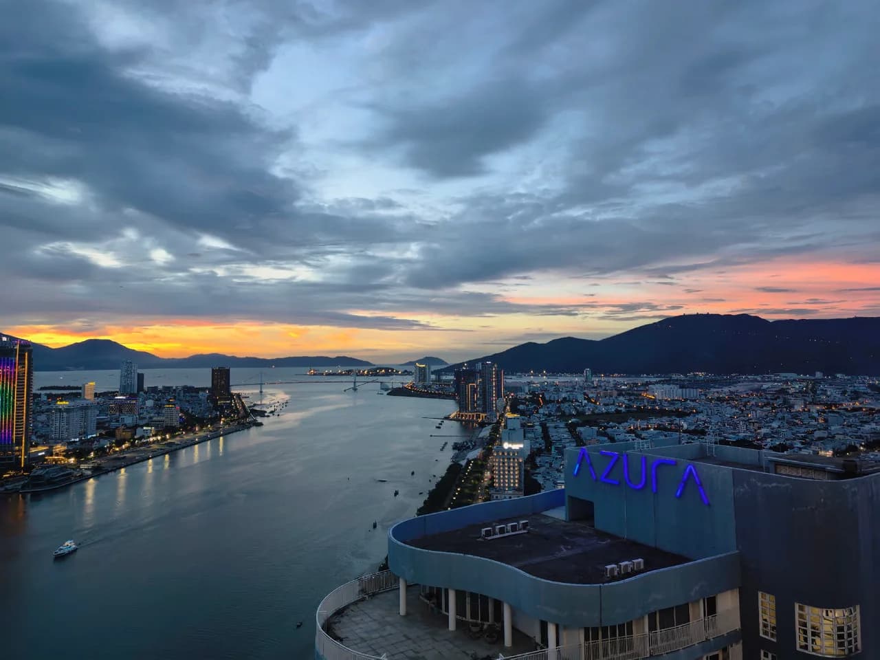 Sky Bar hoàng hôn sông Hàn
