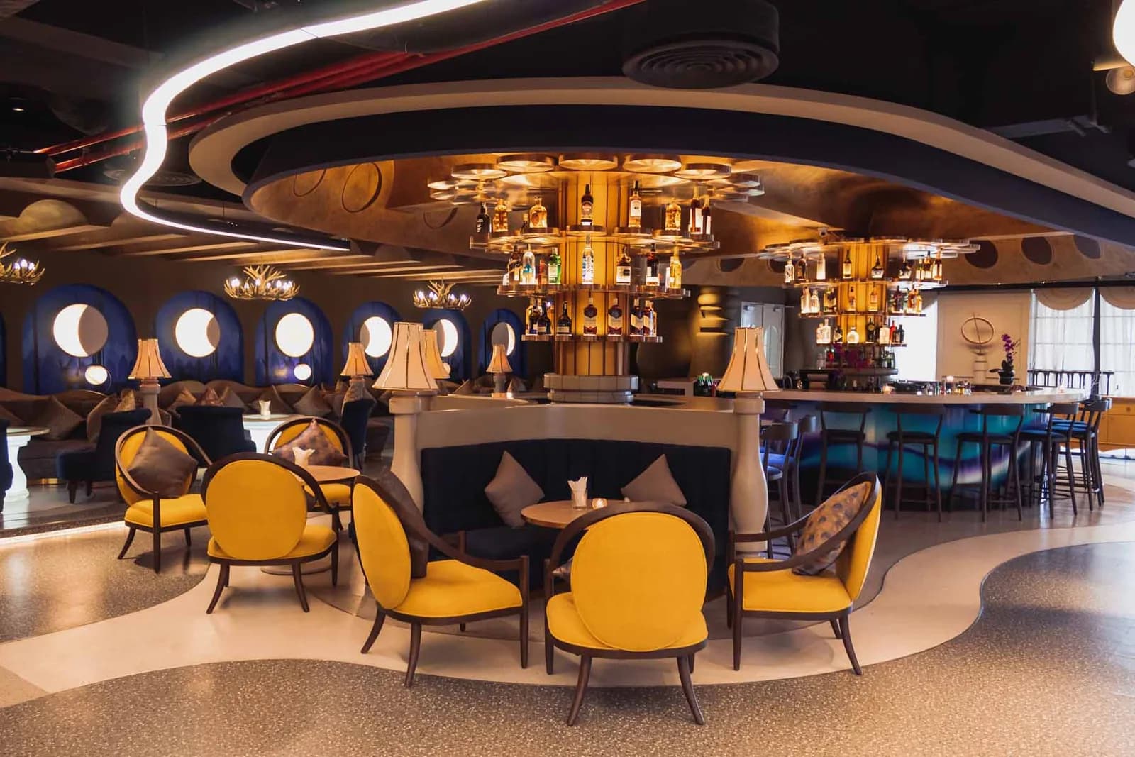 Moon Lounge huyền ảo về đêm