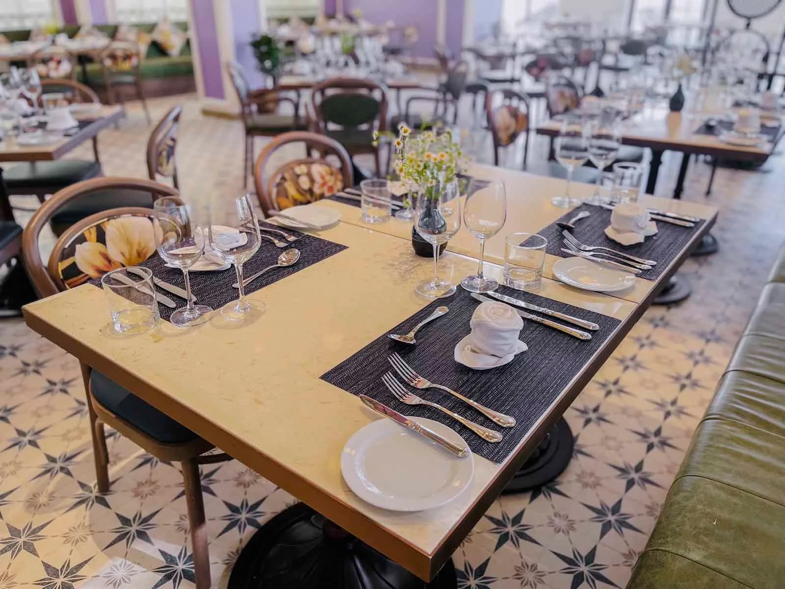 Không gian ẩm thực Á - Âu