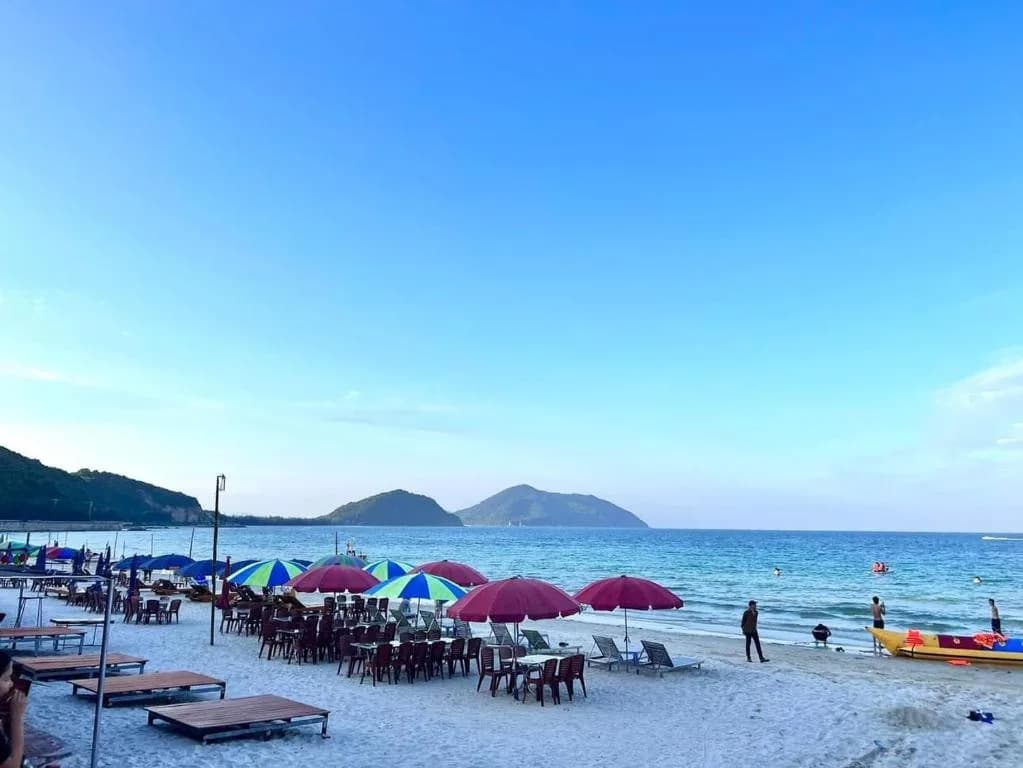 Bãi Minh Châu cát trắng