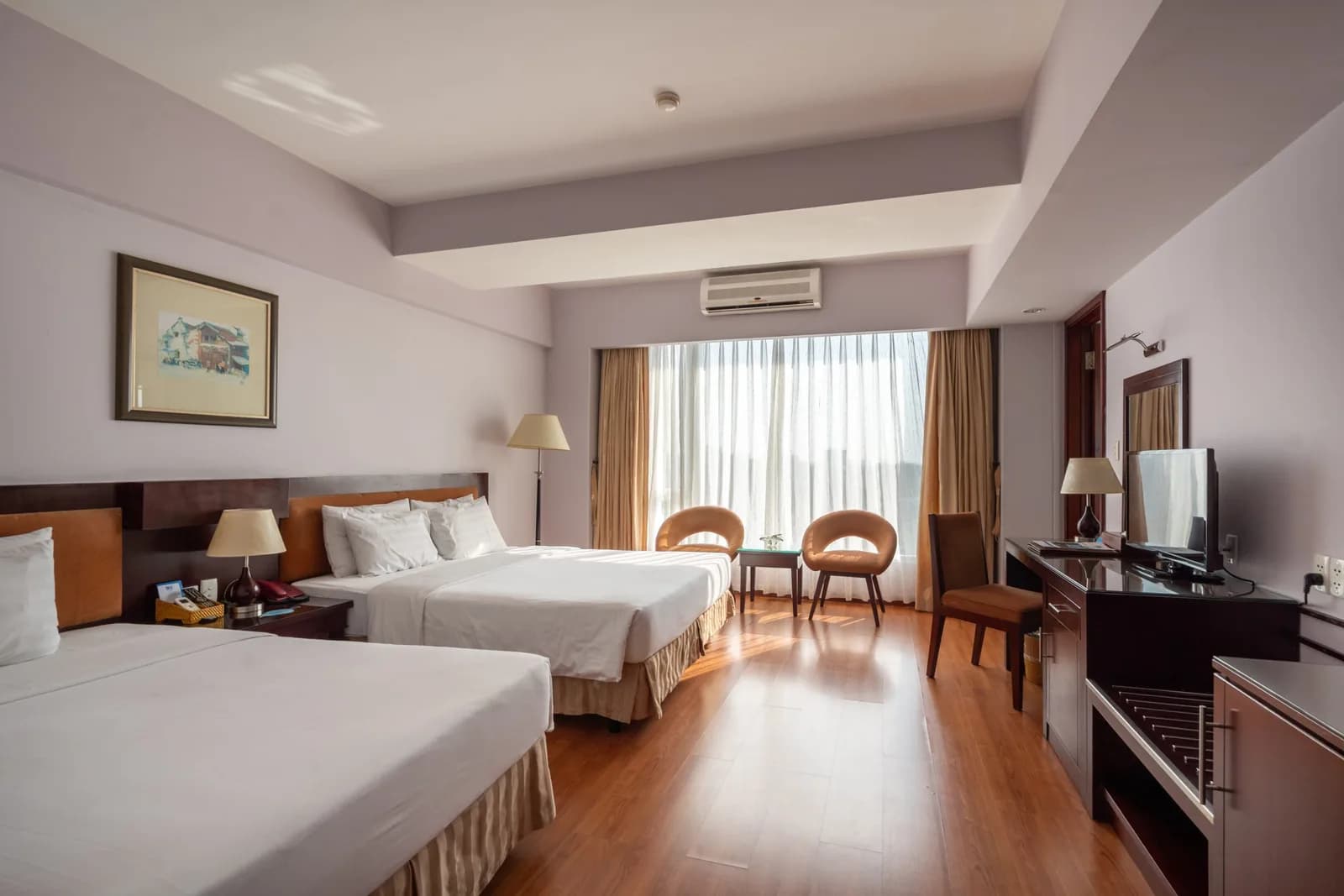 Gia đình khám phá Huế