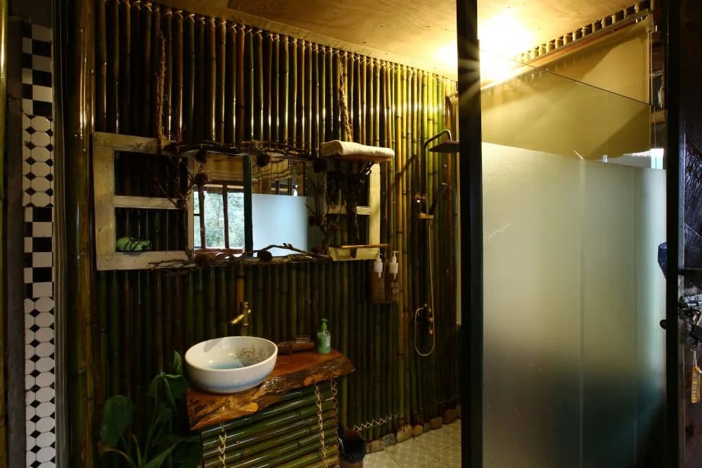 Phòng tắm tre mộc