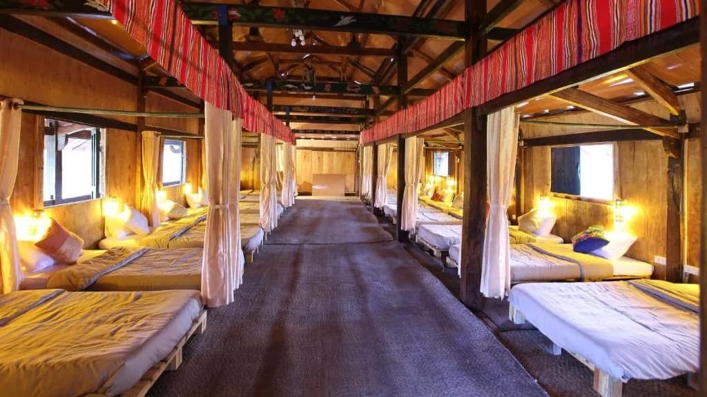 Giường Trong Dormitory Nhà Sàn
