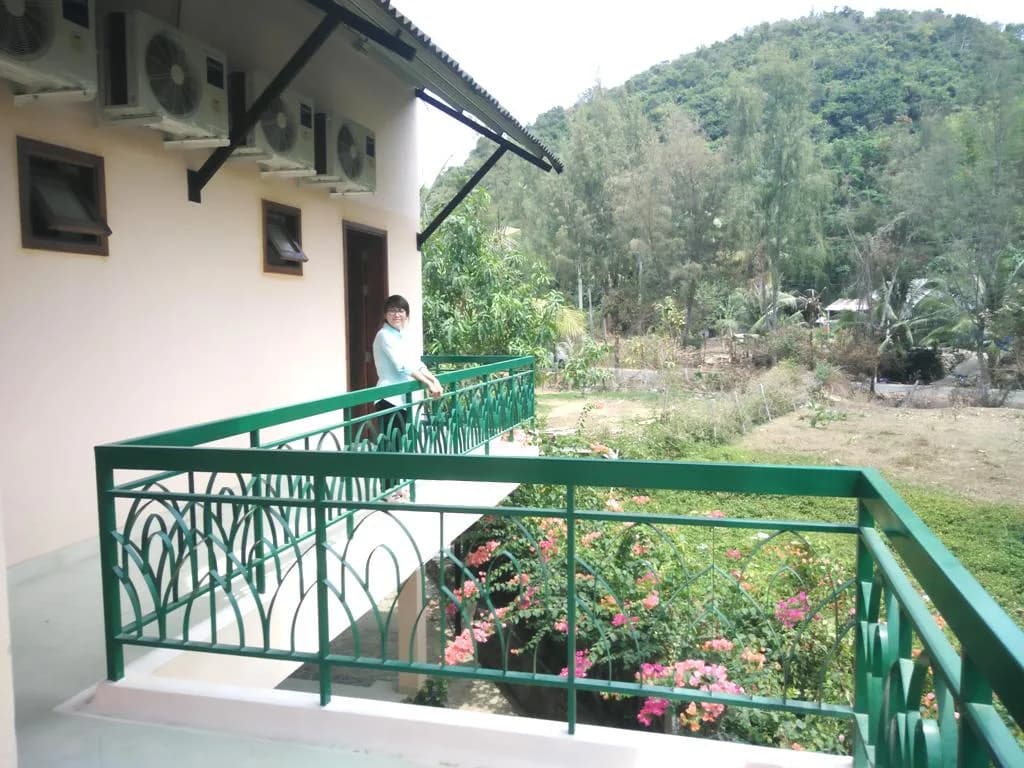 Ban công tựa núi xanh