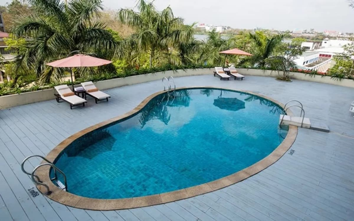 Bể bơi ngoài trời