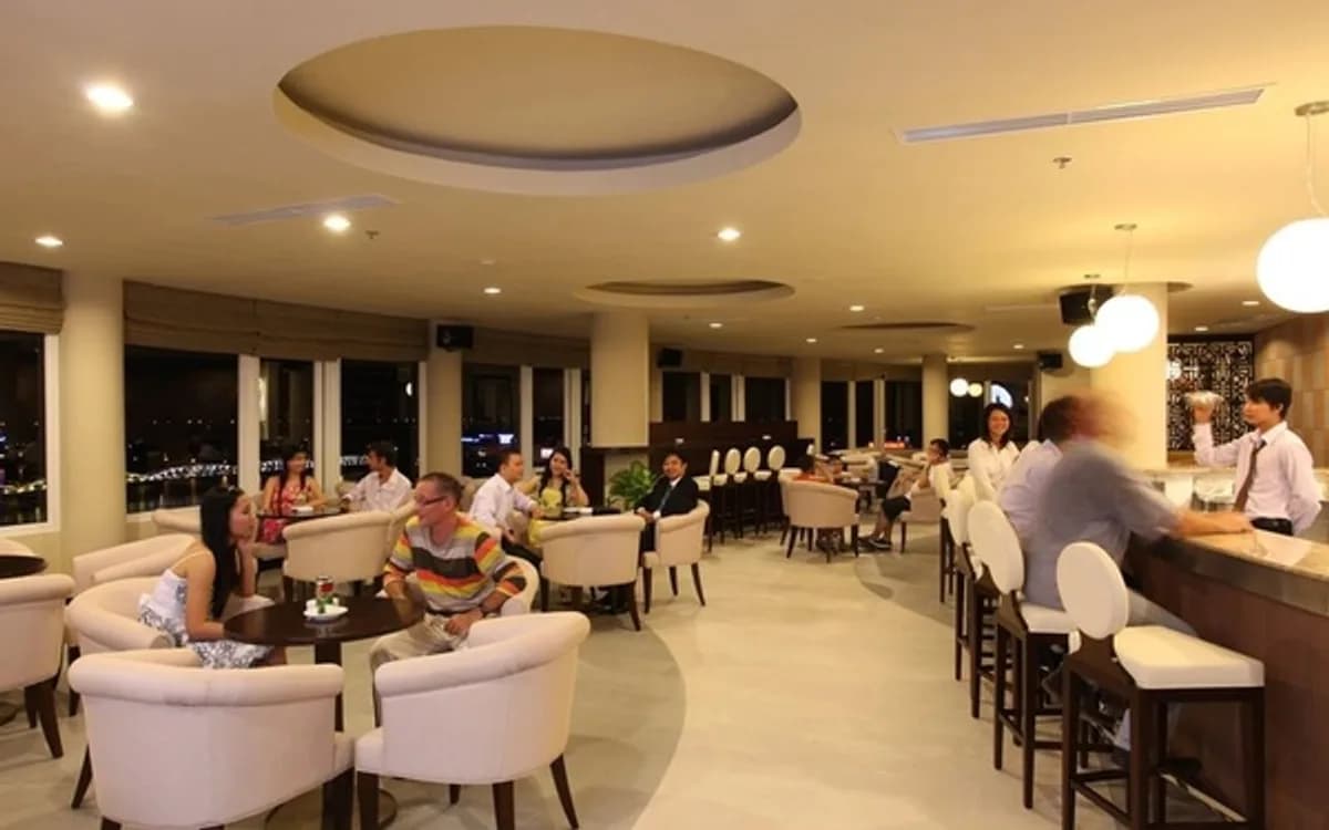 Gia Hội Bar tầng thượng