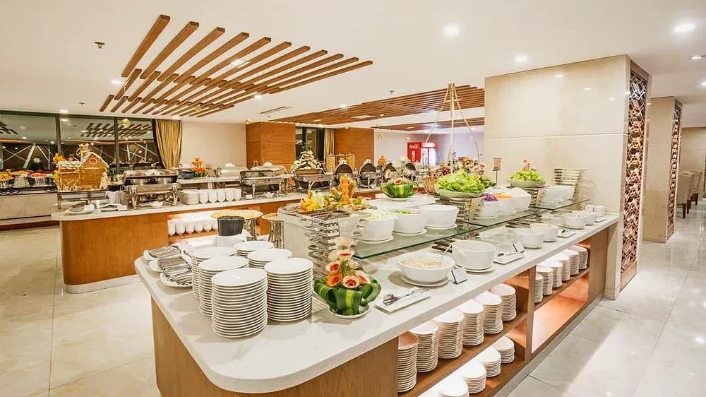 Buffet Á-Âu phong phú