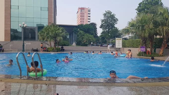 Bể bơi ngoài trời