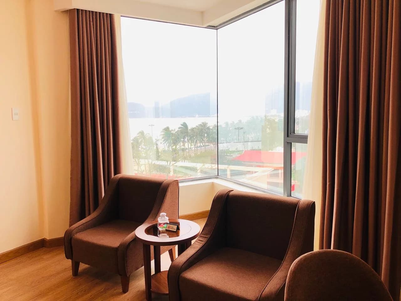 View biển ngay cửa phòng