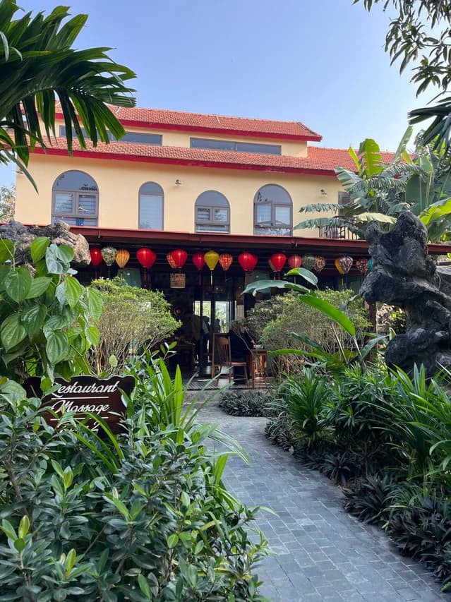 Nhà hàng nhà vườn