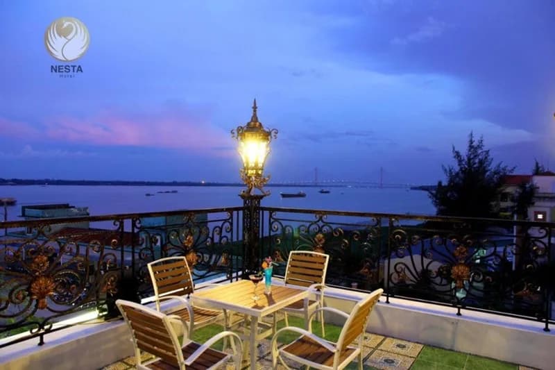 Hoàng hôn trên sân thượng