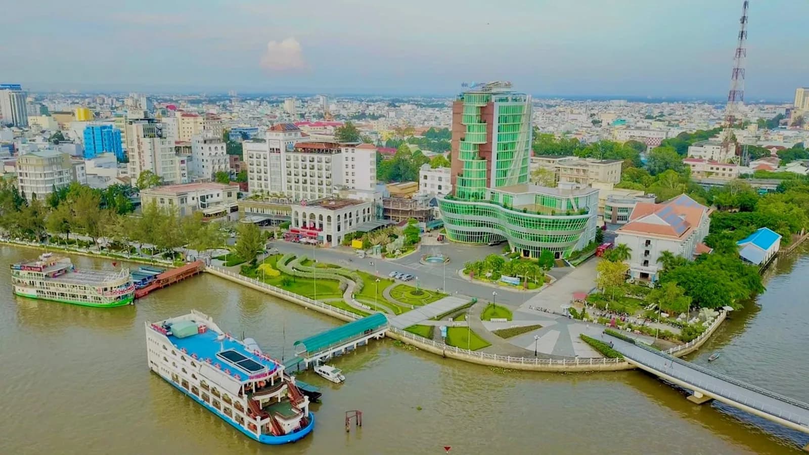 Ninh Kiều Riverside Hotel