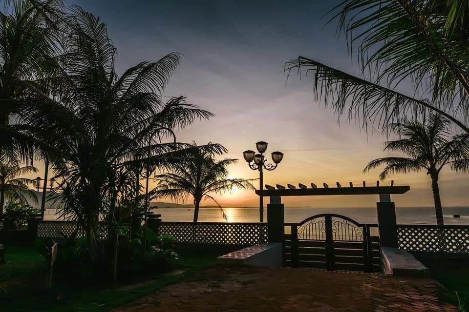 Hoàng hôn bên bờ biển