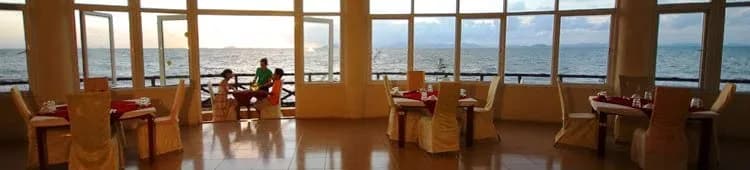Nhà hàng panorama bên sóng