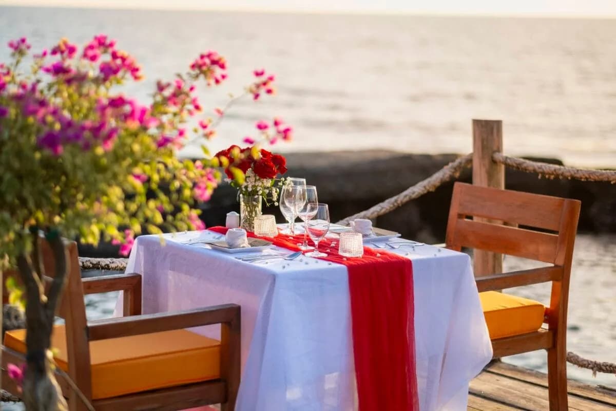 Ăn tối lãng mạn bên biển