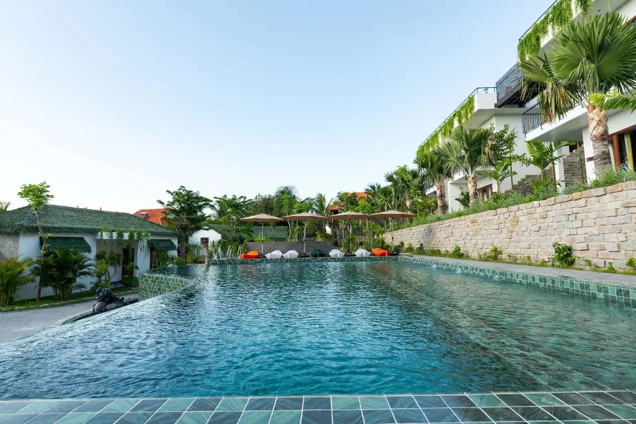 Hồ bơi vô cực nước mặn