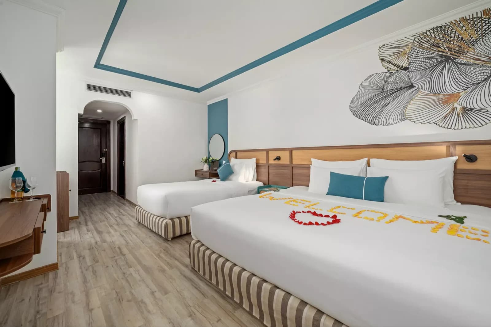 Deluxe Triple - Hướng biển một phần