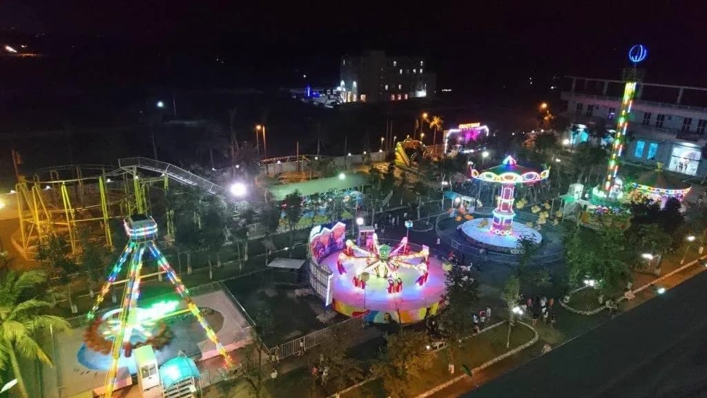 Khu vui chơi cảm giác mạnh