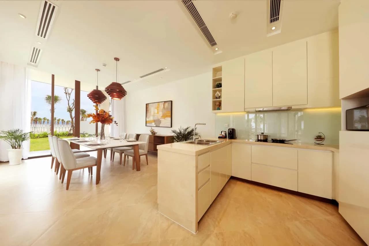 Bếp riêng & bàn ăn trong villa