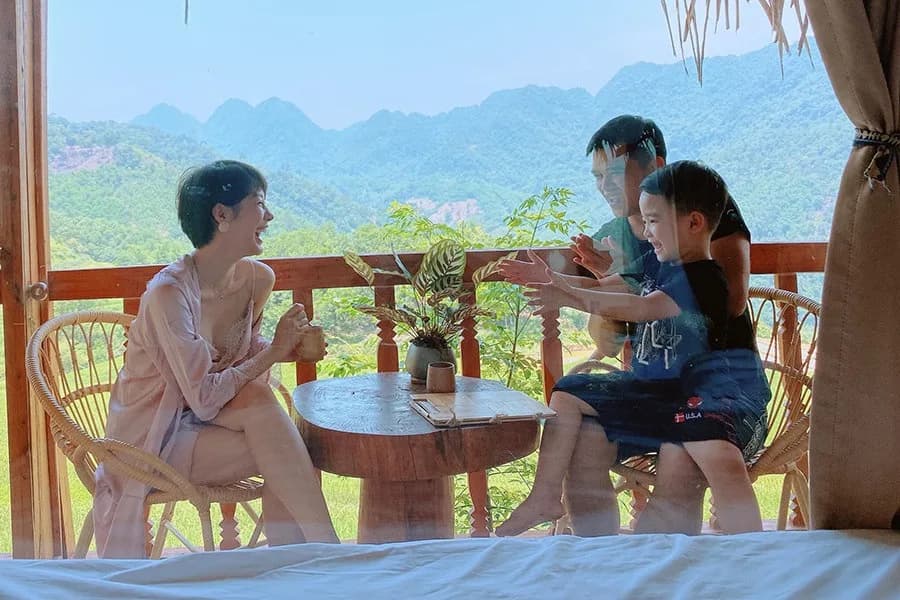 Ban công ngắm ruộng bậc thang