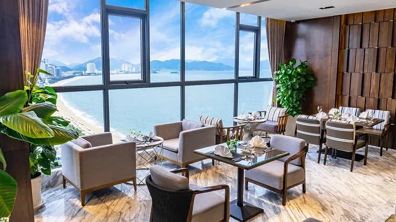 Sky Lounge tầm nhìn vịnh