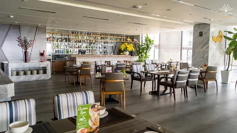 Sky Lounge & Bar