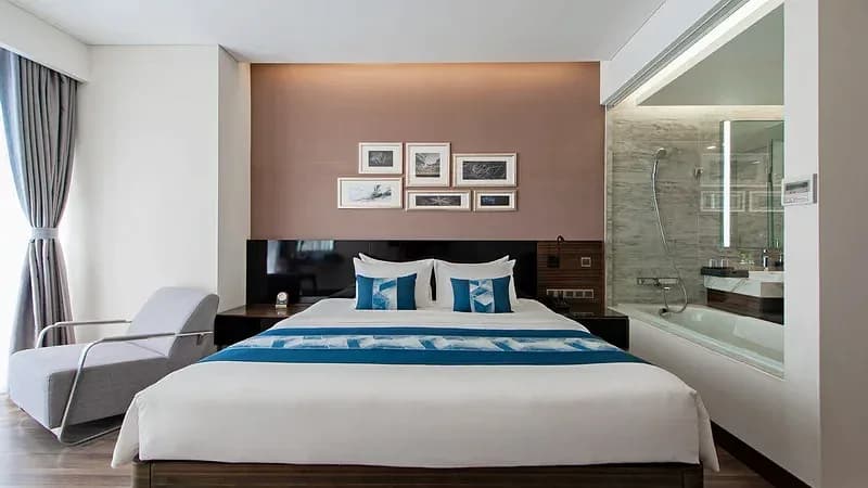 Deluxe (Hướng phố & một phần biển)