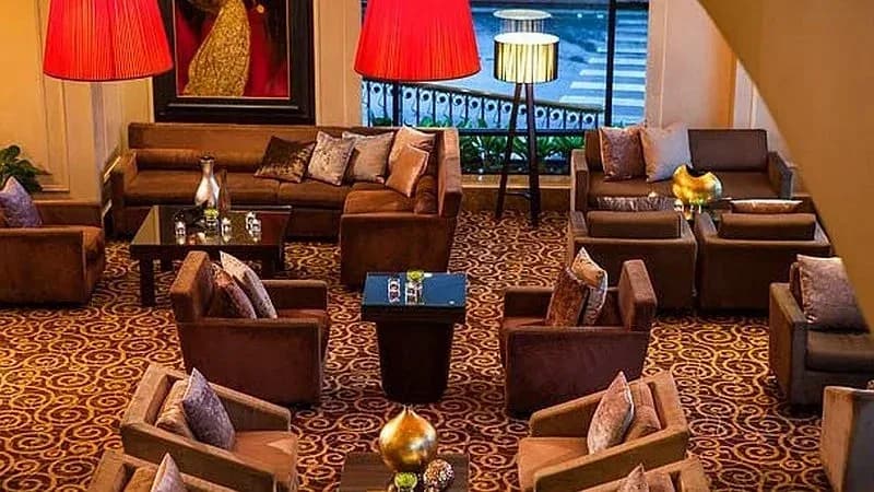 Atrium Lounge & R Bar