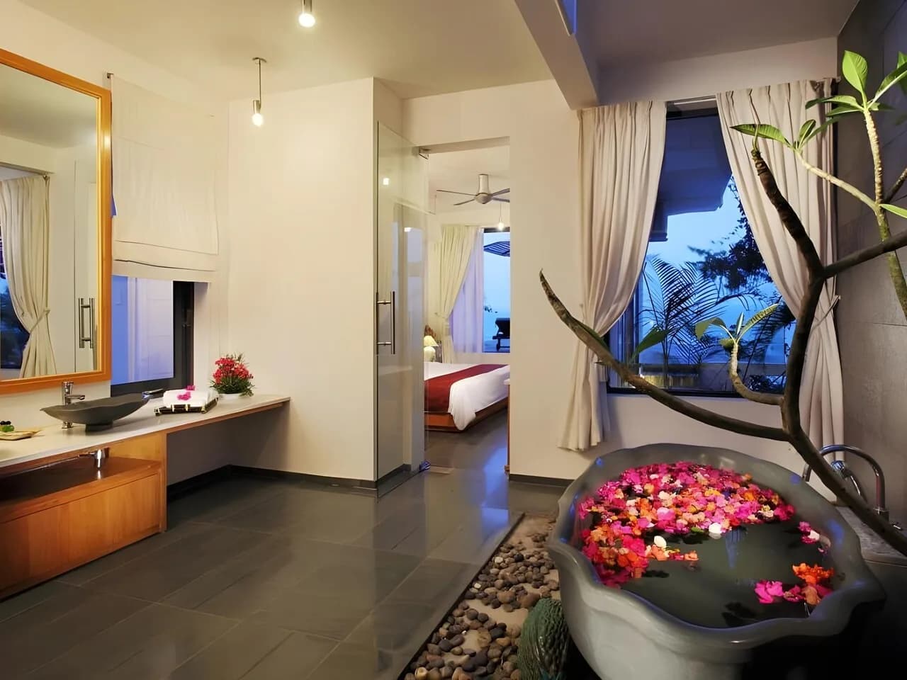 Honeymoon Suite