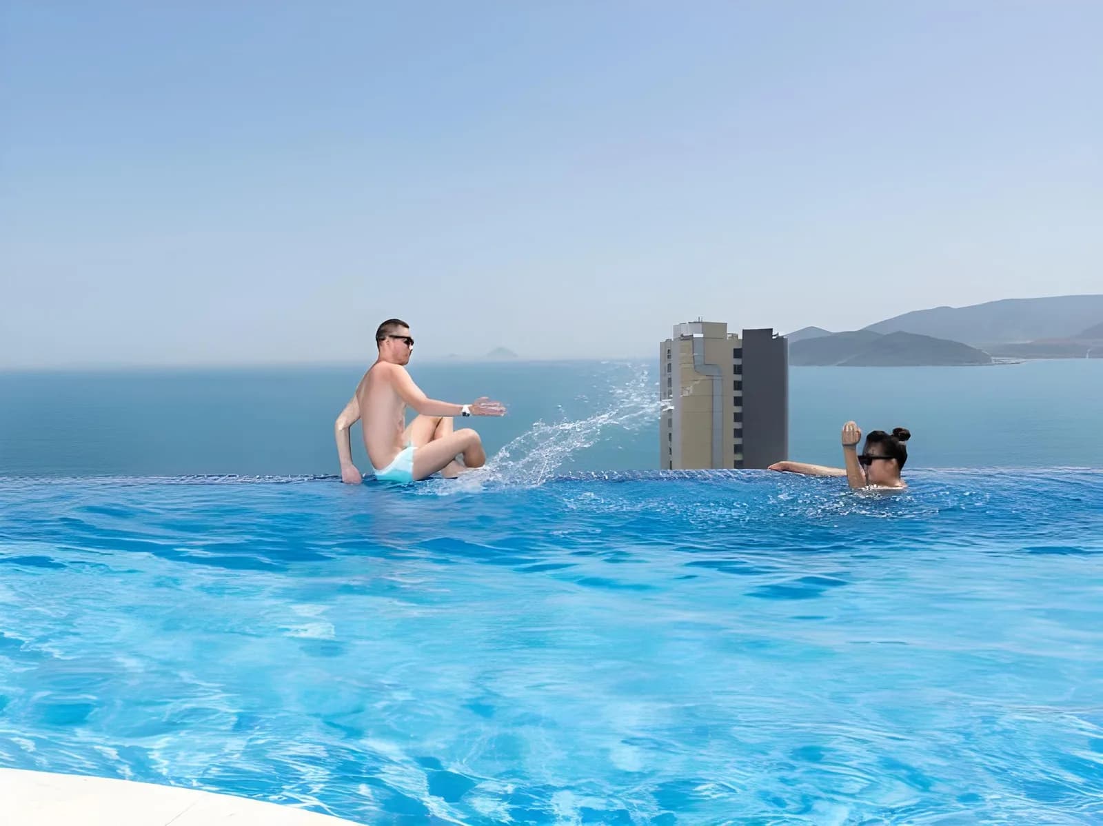 Hồ bơi vô cực tầng 22