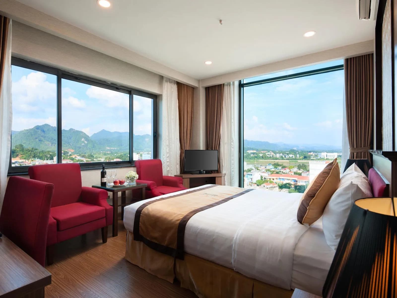 Deluxe Double – Hướng thành phố