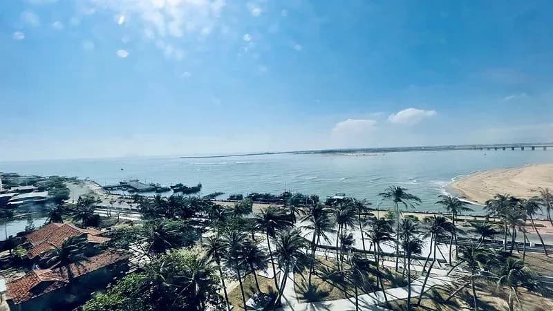 Gần bãi biển Tuy Hòa