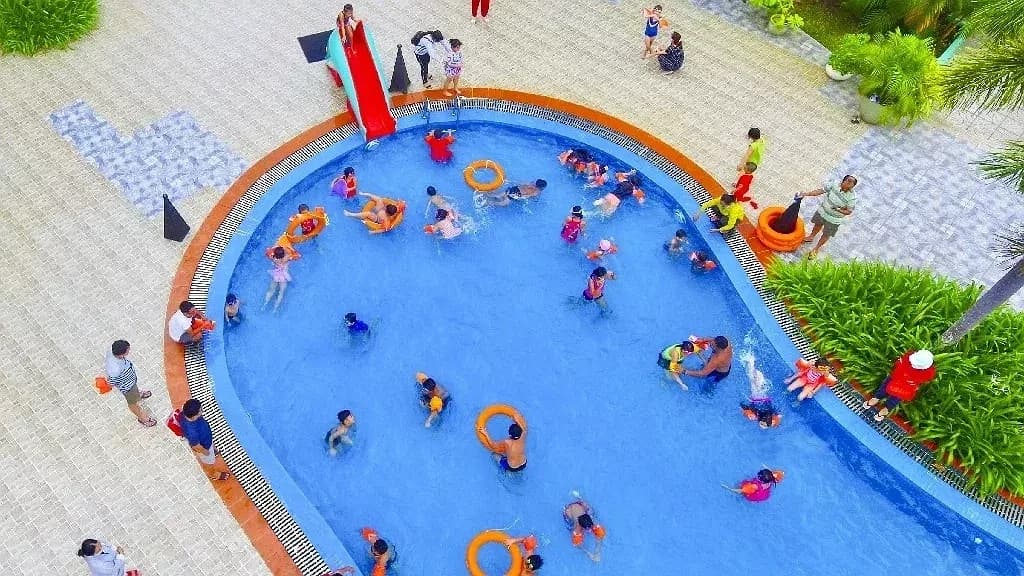 Khu hồ bơi & sân chơi trẻ em