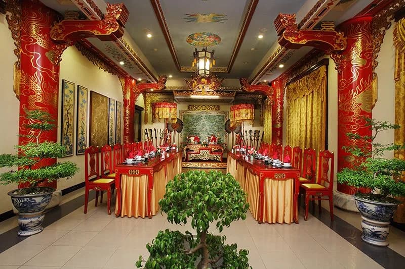 Nhà hàng cung đình Le Royal
