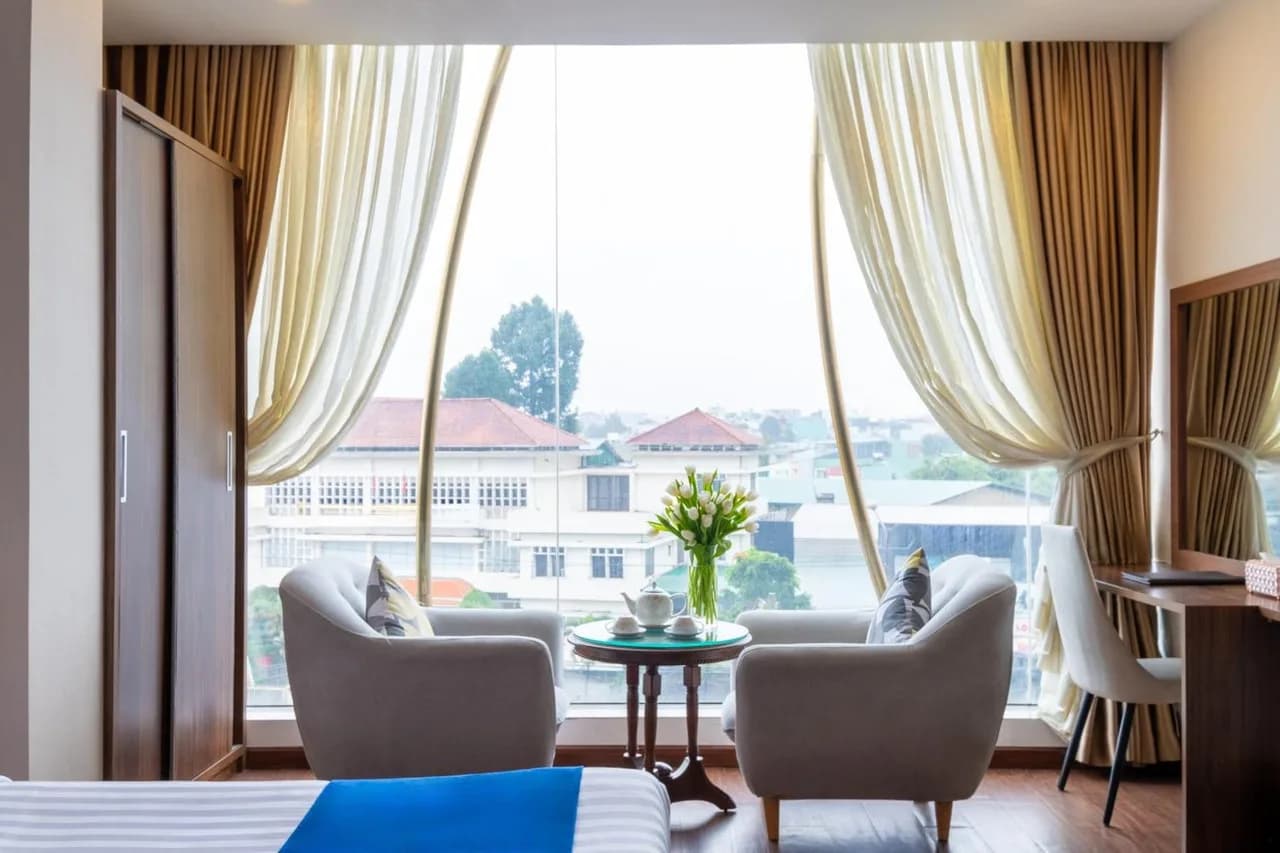 Góc cà phê ngắm phố