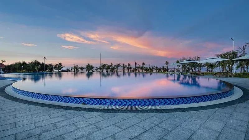 Bể bơi vô cực nước mặn