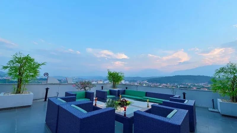Sky Lounge tầng thượng