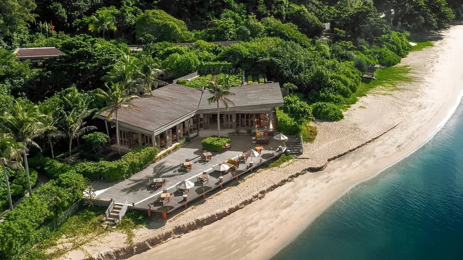 Nhà hàng By The Beach