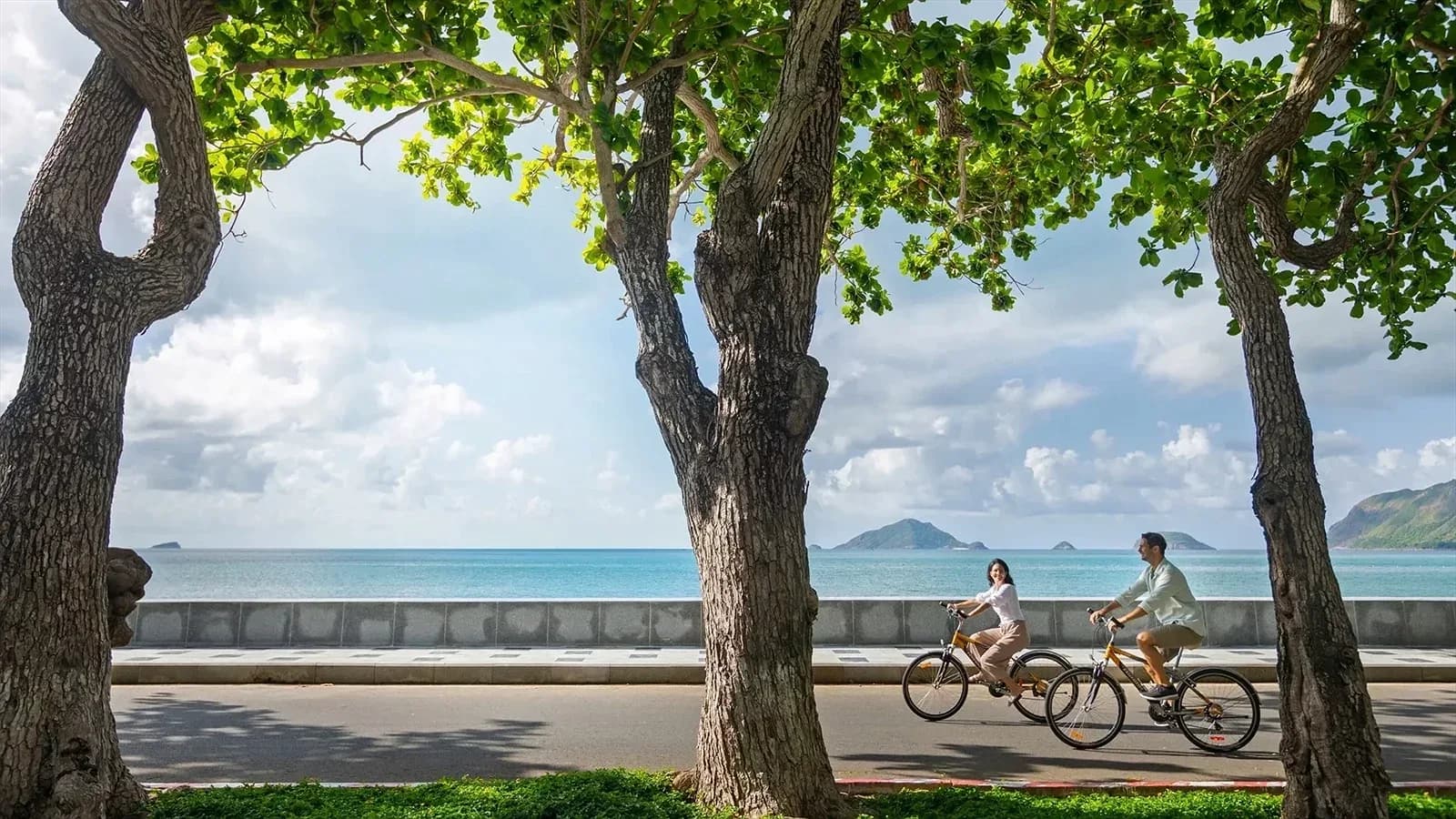 Đạp xe khám phá đảo