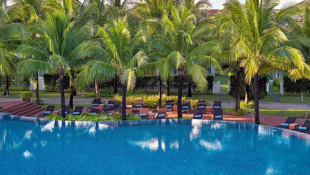 Bể bơi trung tâm ngoài trời